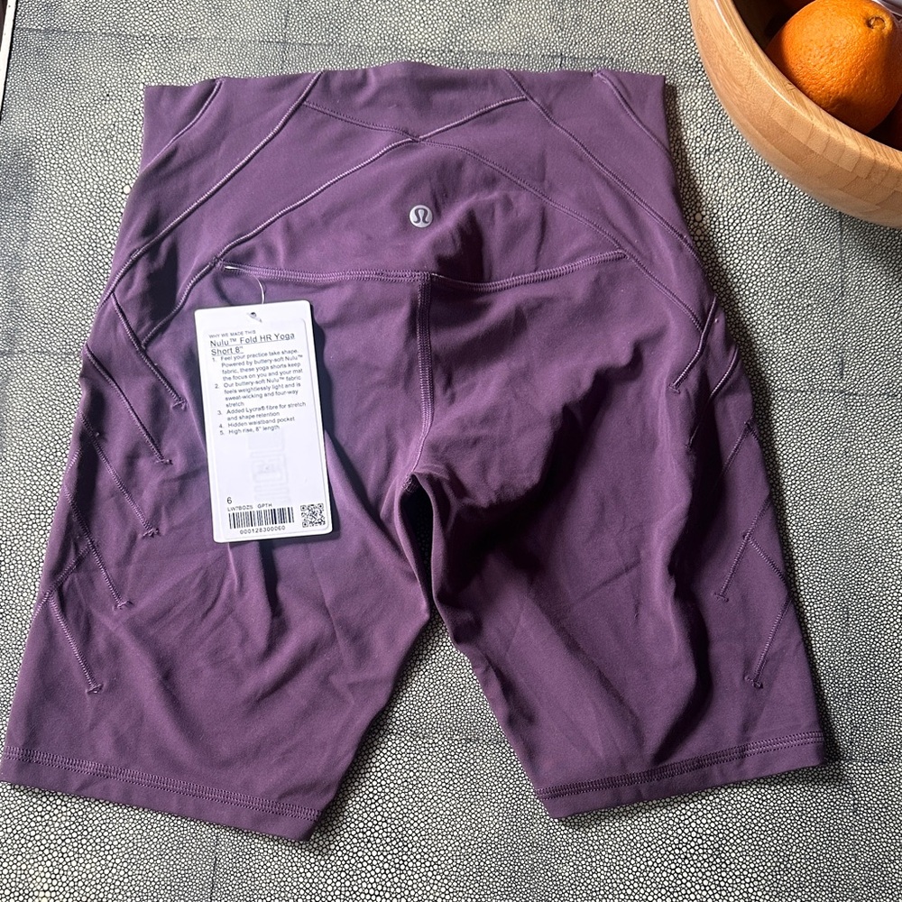 Lululemon Athletica Gold HR Yoga Short 8”Deep Purple